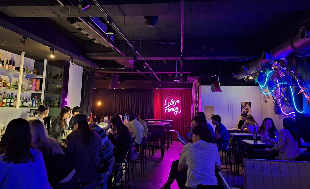 Wonder Bar - Ultimate Guide to Taipei Nightlife: Best Nightclubs, Bars, Rooftop Bars, and Speakeasies