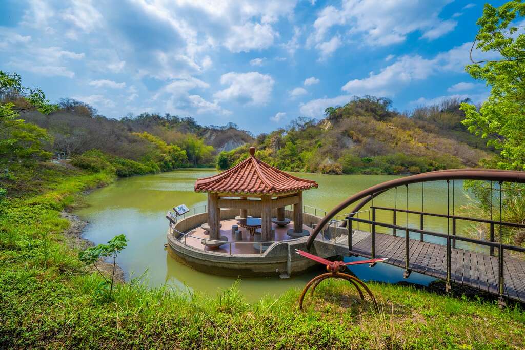 Must-Visit Hidden Gem Recommendation: Tainan City's Niupu Mudstone Pond (龍崎牛埔泥岩農塘)