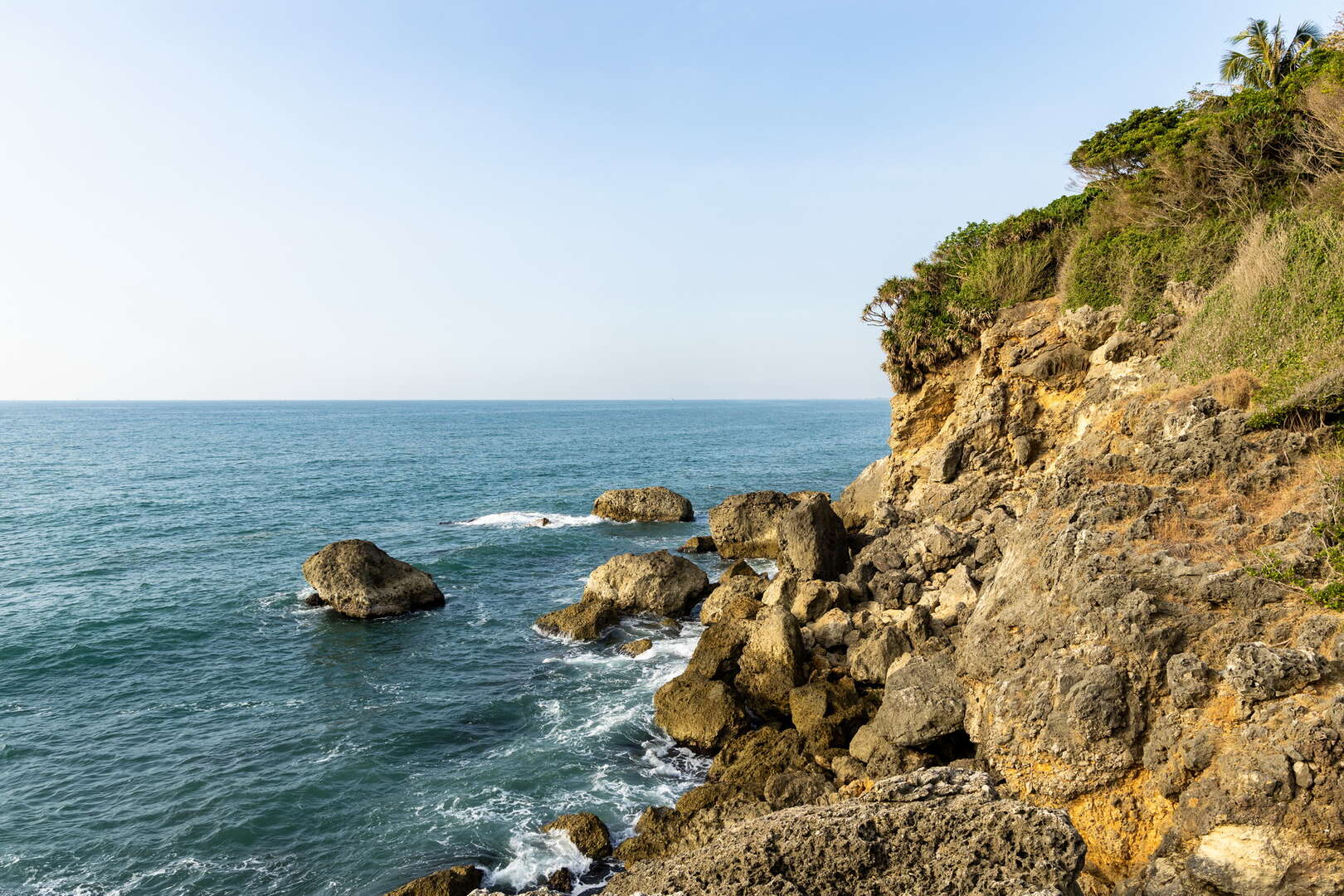 Must-Visit Hidden Gem Recommendation: Kaohsiung City's Chai Mountain Sea Cave (柴山海蝕洞)