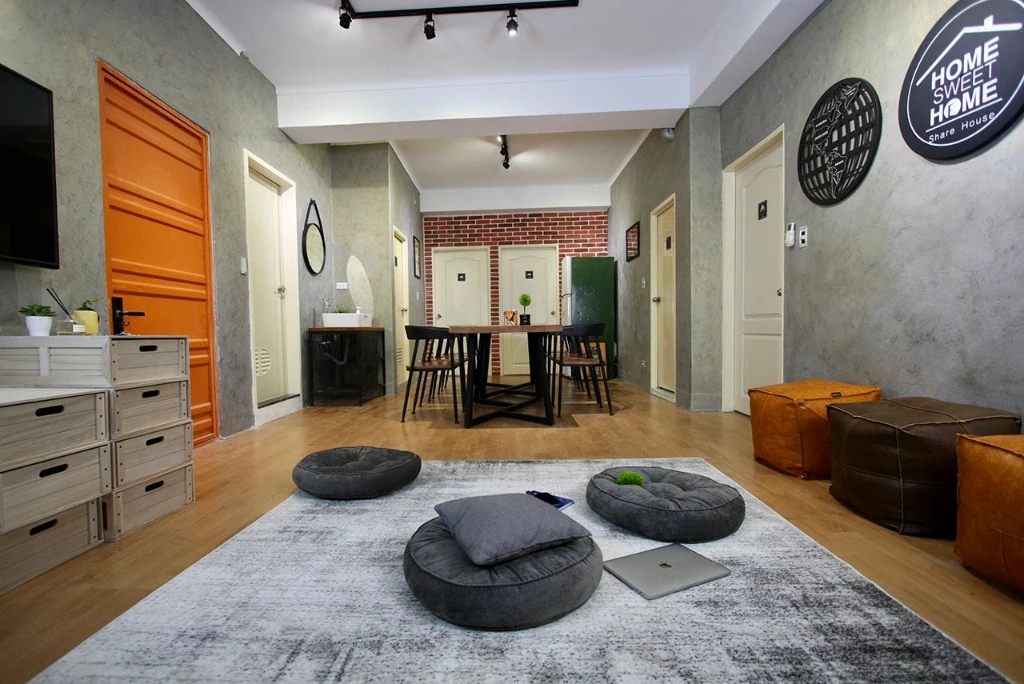 Home Sweet Home Lounge